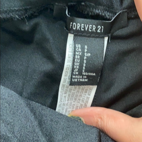 Shiny black leggings - Picture 3 of 3